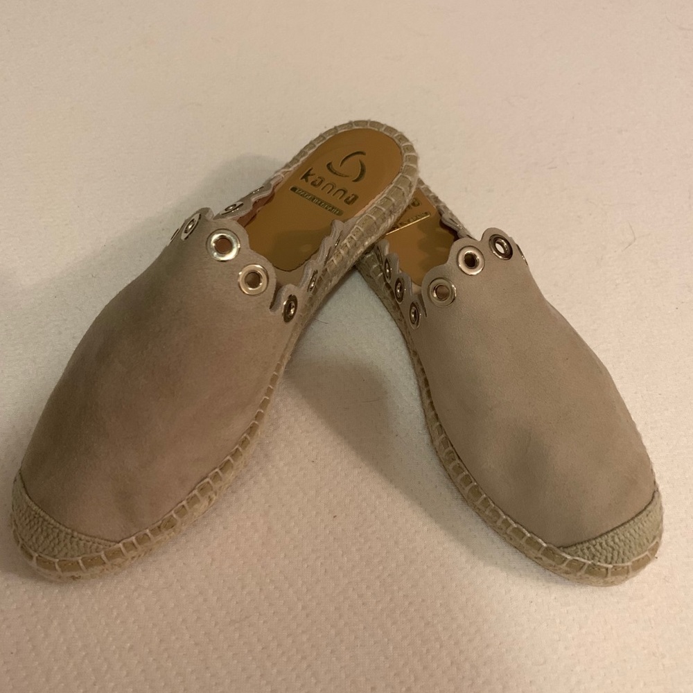 Kanna Dora Eyelet Taupe Suede Mule